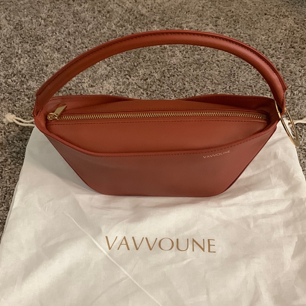 Structured leather bag; Unworn